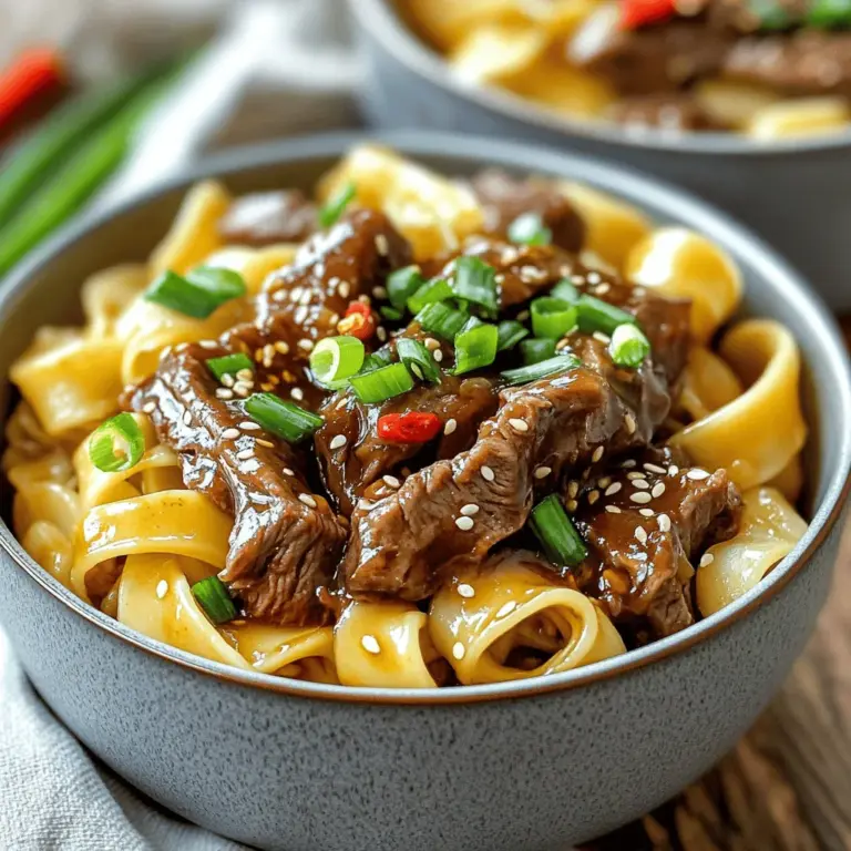 Die Hauptzutaten für dieses Gericht sind einfach und lecker. Sie benötigen: - 225 g breite Reisnudeln - 450 g Flankensteak, dünn gegen die Faser geschnitten - 2 Esslöffel Pflanzenöl - 3 Frühlingszwiebeln, gehackt (weiße und grüne Teile getrennt) - 3 Knoblauchzehen, fein gehackt - 2,5 cm Stück Ingwer, gerieben Diese Zutaten geben den Nudeln ihren besonderen Geschmack. Für den perfekten Geschmack kommen einige Gewürze und Saucen hinzu: - 60 ml Sojasauce - 2 Esslöffel Hoisinsauce - 1 Esslöffel brauner Zucker - 1 Esslöffel Speisestärke - 1 Teelöffel Sesamöl - Salz und Pfeffer nach Geschmack Diese Gewürze machen das Gericht würzig und süß zugleich. Wenn Sie einige Zutaten nicht haben, gibt es Alternativen. Statt Flankensteak können Sie auch Hühnchen oder Tofu verwenden. Reisnudeln können durch Eiernudeln ersetzt werden, wenn Sie möchten. Für die Sojasauce können Sie Tamari verwenden, um es glutenfrei zu machen. Denken Sie daran, dass jede Änderung den Geschmack leicht verändern kann. Für das vollständige Rezept schauen Sie sich die Anleitung an. Um die Reisnudeln perfekt zuzubereiten, folge den Anweisungen auf der Verpackung. Koche sie in einem großen Topf mit Wasser. Achte darauf, sie nicht zu lange zu kochen. Sie sollen weich, aber nicht matschig sein. Gieße die Nudeln ab und stelle sie beiseite. Für das Marinieren benötigst du eine Schüssel. Lege das dünn geschnittene Flankensteak hinein. Gib die Sojasauce, Speisestärke, braunen Zucker, Salz und Pfeffer dazu. Mische alles gut, sodass das Fleisch gleichmäßig bedeckt ist. Lass es für etwa 15 Minuten ziehen. Das verstärkt den Geschmack. Erhitze in einer großen Pfanne oder einem Wok das Pflanzenöl auf mittelhoher Hitze. Wenn das Öl heiß ist, füge das marinierte Rindfleisch hinzu. Brate es in einer einzigen Schicht an. Warte 2-3 Minuten, bis es schön gebräunt ist. Wende das Fleisch und brate es für 1-2 Minuten weiter. Nimm das Fleisch dann aus der Pfanne und lege es beiseite. Füge nun bei Bedarf etwas mehr Öl in die Pfanne. Gib die gehackten Knoblauchzehen, den geriebenen Ingwer und die weißen Teile der Frühlingszwiebeln hinzu. Brate alles etwa 1 Minute lang an, bis die Aromen herauskommen. Jetzt kommt der spannende Teil! Gib das gebratene Rindfleisch wieder in die Pfanne. Füge die Hoisinsauce, das Sesamöl und die gekochten Reisnudeln hinzu. Mische alles gut durch. Lass es 2-3 Minuten erwärmen, damit sich die Aromen verbinden. Mit dieser Schritt-für-Schritt-Anleitung bereitest du ein köstliches Gericht zu. Für die genauen Zutaten schau dir das [Full Recipe] an. Ein häufiger Fehler ist, die Nudeln zu lange zu kochen. Sie sollten al dente sein. Wenn sie zu weich sind, verlieren sie ihren Biss. Achte darauf, die Nudeln gut abzutropfen. Zu viel Wasser kann die Sauce verwässern. Ein anderer Fehler ist, das Rindfleisch zu überbraten. Es sollte zart bleiben. Verwende hohe Hitze, um das Fleisch schnell zu bräunen. Die perfekte Konsistenz der Nudeln hängt von der Kochzeit ab. Folge den Anweisungen auf der Verpackung. Ich empfehle, die Nudeln in kaltem Wasser abzuspülen. Dies stoppt den Kochprozess und verhindert ein Verkleben. Wenn du die Nudeln mit der Sauce vermengst, werden sie noch würziger. Du kannst das Rezept leicht anpassen. Füge Gemüse wie Brokkoli oder Paprika hinzu. Dies bringt Farbe und Nährstoffe. Für mehr Schärfe kannst du frische Chili oder Sambal Oelek verwenden. Wenn du es vegetarisch magst, ersetze das Rindfleisch durch Tofu oder Pilze. Eine weitere Idee ist, Erdnüsse für einen knusprigen Biss hinzuzufügen. Diese kleinen Änderungen machen das Gericht spannend. Schau dir auch das [Full Recipe] an, um mehr Inspiration zu erhalten. {{image_4}} Für eine vegetarische Variante der Mongolischen Rindfleischnudeln kannst du Tofu verwenden. Tofu hat eine tolle Textur und nimmt den Geschmack gut auf. Verwende festen Tofu, damit er beim Braten nicht zerfällt. Schneide ihn in Würfel und mariniere ihn wie das Rindfleisch. Du kannst auch Tempeh oder Seitan ausprobieren. Diese bieten ebenfalls einen guten Biss und viel Protein. Wenn du glutenfrei essen möchtest, wähle glutenfreie Sojasauce. Diese ist in vielen Läden erhältlich. Verwende auch Reisnudeln, die von Natur aus glutenfrei sind. Achte darauf, dass alle anderen Zutaten ebenfalls glutenfrei sind. Du kannst auch Zucchini-Nudeln für eine leichte Option nutzen. Sie sind gesund und passen gut zu den Aromen des Gerichts. Füge mehr Gemüse hinzu, um die Nährstoffe zu steigern. Brokkoli, Paprika oder Karotten sind großartige Optionen. Sie bringen Farbe und Geschmack. Du kannst das Gemüse zusammen mit dem Rindfleisch anbraten. Für zusätzliche Proteine sind Garnelen oder Hähnchen eine gute Wahl. Achte darauf, die Garzeit anzupassen, damit alles gleichmäßig gart. Für mehr Geschmack kannst du auch Pilze hinzufügen. Sie sind herzhaft und verbessern die Textur. Um Mongolische Rindfleischnudeln frisch zu halten, lagere sie in einem luftdichten Behälter. Stelle sicher, dass die Nudeln und die Rindfleischmischung getrennt sind. So bleibt die Textur der Nudeln erhalten. Wenn du die Rindfleischmischung in einer separaten Schüssel aufbewahrst, wird sie nicht matschig. Lass die Mischung vor dem Lagern auf Zimmertemperatur abkühlen. Beim Aufwärmen der Rindfleischnudeln gibt es ein paar Tipps. Erhitze sie in einer Pfanne bei mittlerer Hitze. Füge etwas Wasser oder Brühe hinzu, um die Nudeln feucht zu halten. So werden sie nicht trocken und klumpig. Rühre die Mischung gut um, damit alles gleichmäßig wärmt. Du kannst auch die Mikrowelle nutzen, aber achte darauf, die Mischung in kurzen Intervallen zu erwärmen. So verhinderst du, dass das Fleisch zäh wird. Im Kühlschrank sind die Mongolischen Rindfleischnudeln etwa 3-4 Tage haltbar. Achte darauf, sie gut verpackt zu lagern. Wenn du sie länger aufbewahren möchtest, kannst du die Nudeln und das Fleisch einfrieren. Im Gefrierschrank halten sie etwa 2-3 Monate. Um sie aufzutauen, lege sie einfach über Nacht in den Kühlschrank. So bleiben Geschmack und Textur am besten erhalten. Die Zubereitung von Mongolischen Rindfleischnudeln dauert etwa 30 Minuten. Dazu gehören 15 Minuten für die Vorbereitung und 15 Minuten fürs Kochen. Das ist schnell und einfach, besonders wenn du hungrig bist. Mit diesem Rezept kannst du in kurzer Zeit ein leckeres Gericht genießen. Ja, du kannst andere Nudelsorten verwenden. Breite Reisnudeln sind ideal, aber du kannst auch Eiernudeln oder Udon-Nudeln probieren. Achte darauf, die Kochzeiten anzupassen. Jede Nudel hat ihren eigenen Geschmack und ihre eigene Textur. Experimentiere, um deinen Favoriten zu finden! Mongolische Rindfleischnudeln stammen ursprünglich aus der chinesischen Küche. Trotz des Namens haben sie einen starken Einfluss aus der Mongolei. Diese Nudeln vereinen verschiedene Geschmäcker und Techniken. Sie bieten eine köstliche Mischung aus saftigem Rindfleisch und zarten Nudeln. Für das beste Ergebnis folge dem [Full Recipe]. Die mongolischen Rindfleischnudeln bieten viele köstliche Möglichkeiten. Wir haben die Zutaten durchgesehen, von Rindfleisch bis zu Gewürzen. Die Schritt-für-Schritt-Anleitung hilft dir, sie perfekt zuzubereiten. Mit unseren Tipps vermeidest du häufige Fehler und erhältst die beste Konsistenz. Denke daran, die verschiedenen Variationen auszuprobieren, ob vegetarisch oder glutenfrei. Eine gute Lagerung sorgt dafür, dass deine Rindfleischnudeln frisch bleiben. Genieß dein neues Gericht und teile deine Erfahrungen!
